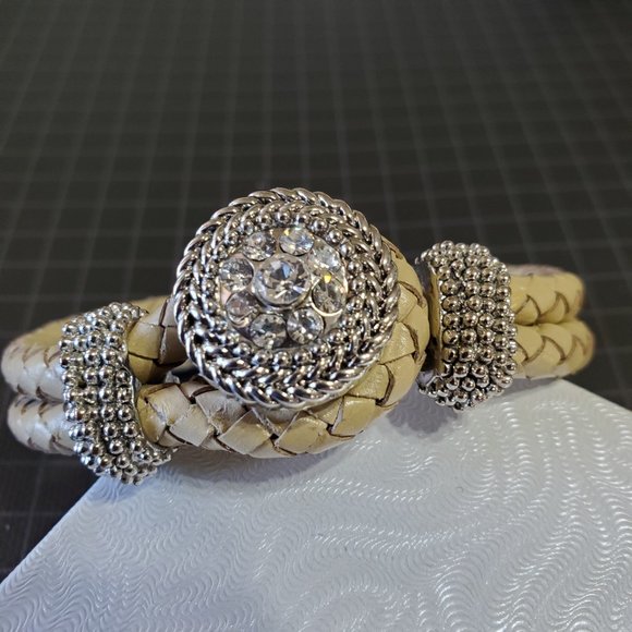 Ginger Snap/Interchangeable Button Snap Leather Noose Style Bracelet - Tan - Picture 5 of 5